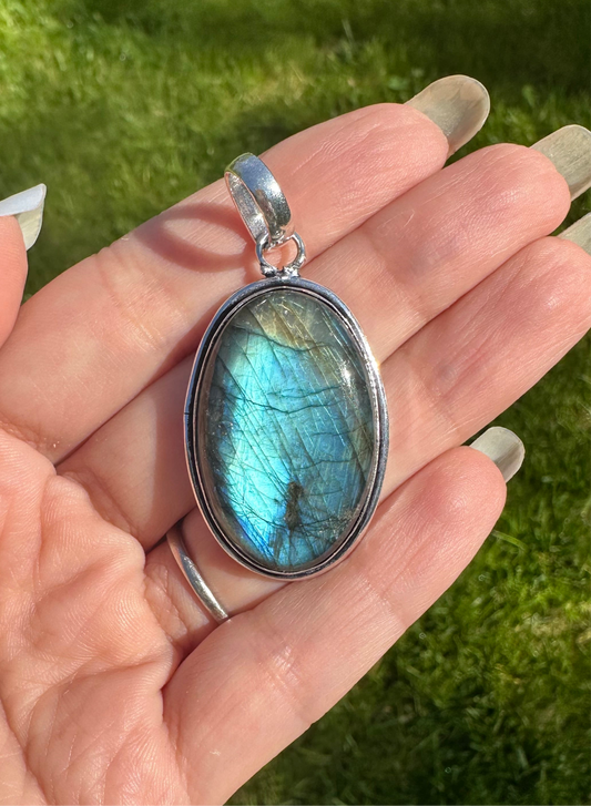 Silver Labradorite Pendant
