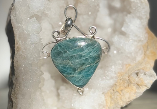 Quantum Quattro Pendant
